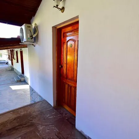 Menis Haus Rooms Nea Vrasna Exterior photo