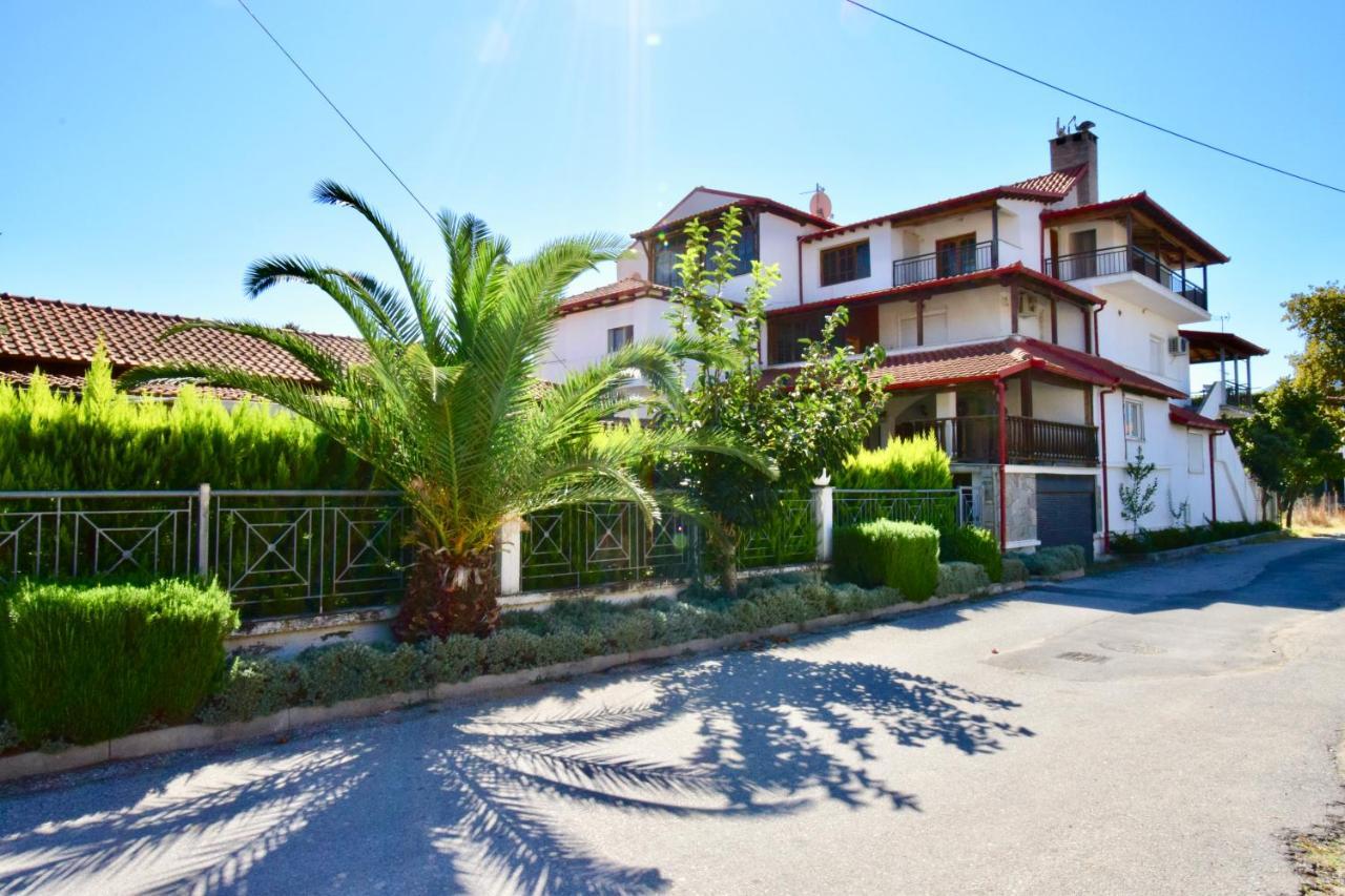 Menis Haus Nea Vrasna
